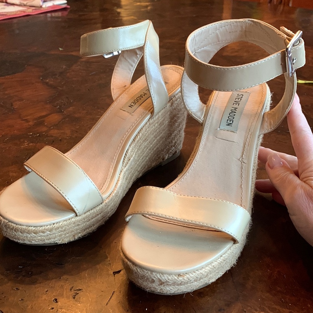 ROPE-HEELED STEVE MADDEN WEDGE SANDALS-Size 8.5M